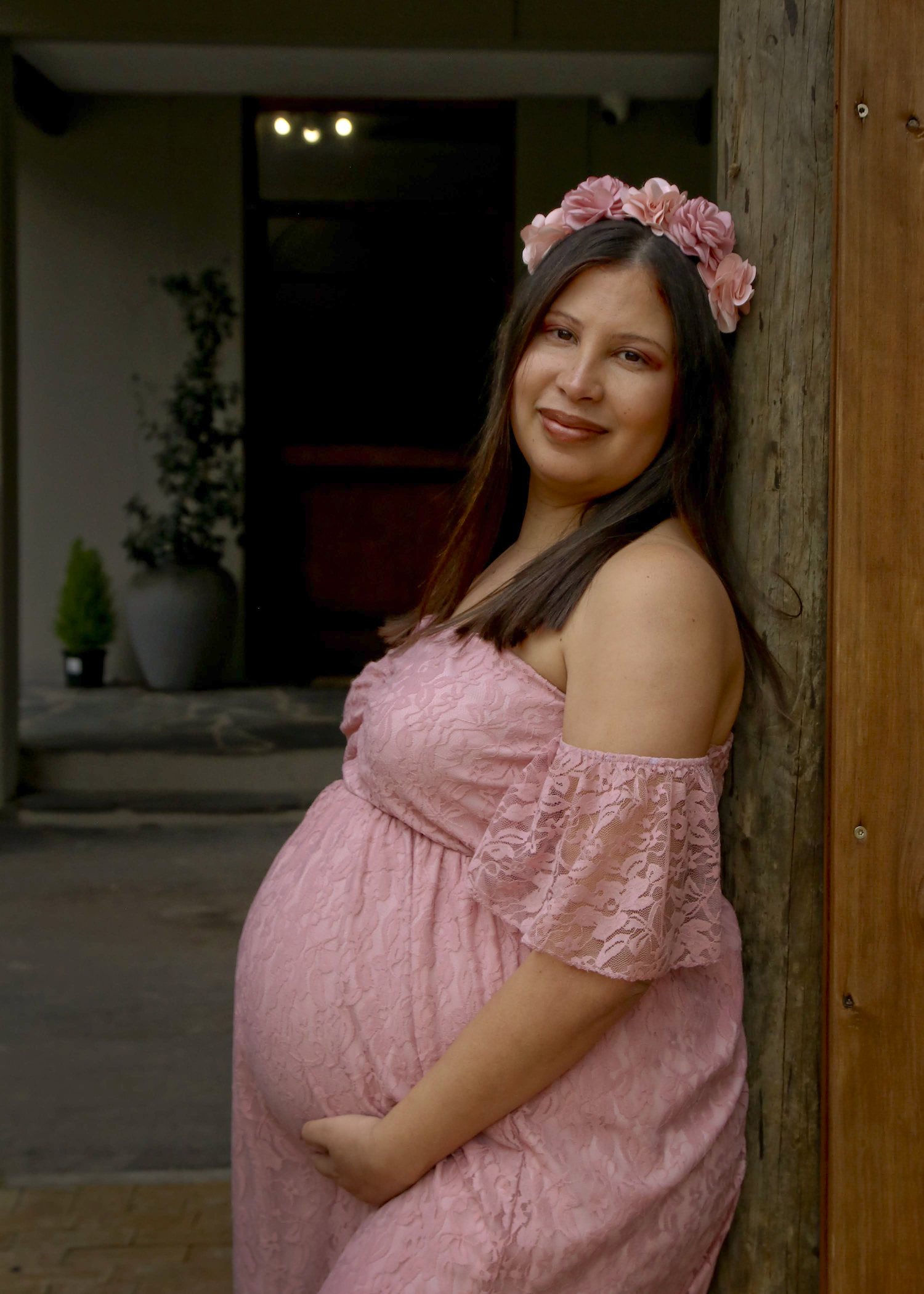DuPlessis_Baby_Shower318_1 Maternity Photography Pregnant woman in pink dress leaning against doorframe